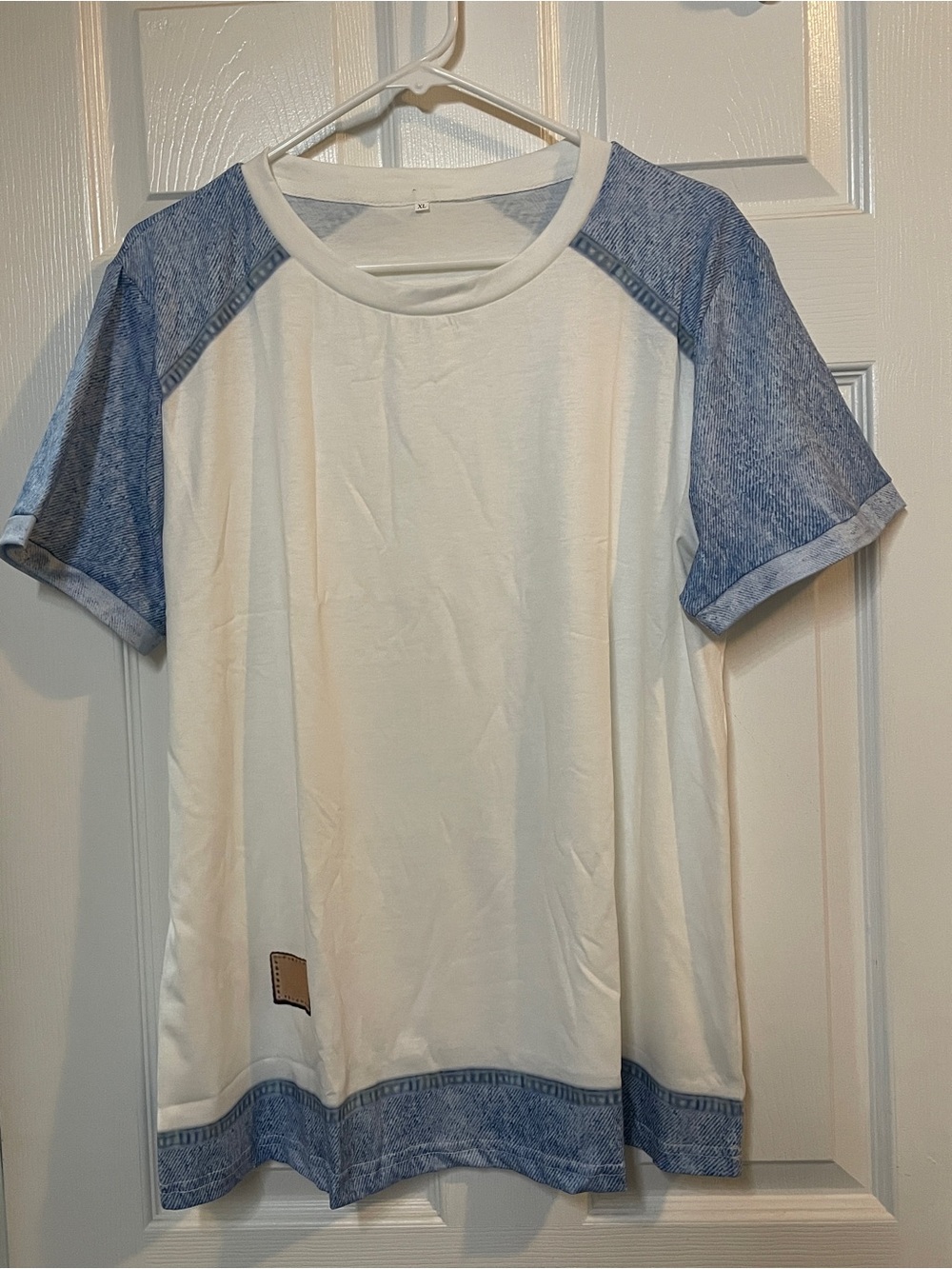 Short Sleeve Raglan Tee in White and Light Blue